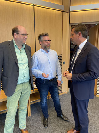 Im Bild v.l.n.r.: MdL Christian Meyer, Vorsitzender der Bürgerinitiative Atomfreies 3-Ländereck e.V., Dirk Wilhelm Landesumweltminister Niedersachsen, Olaf Lies