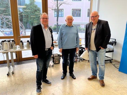 Foto: Thorsten Schäfer  (Vorstand BI), im Bild v.l.n.r.: Martin Ahlborn (Vorstand BI), Günther Beckstein (ehem. Ministerpräsident Freistaat Bayern), Martin Hoppe  (Vorstand BI)